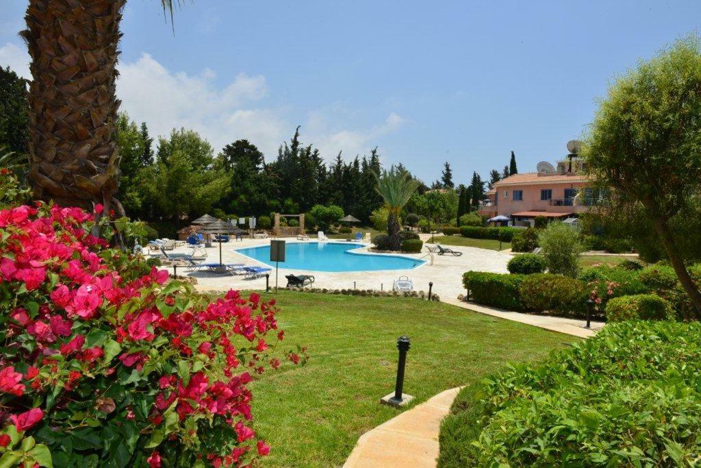 Limnaria Villas Sunny Garden Apartment Paphos Exterior photo